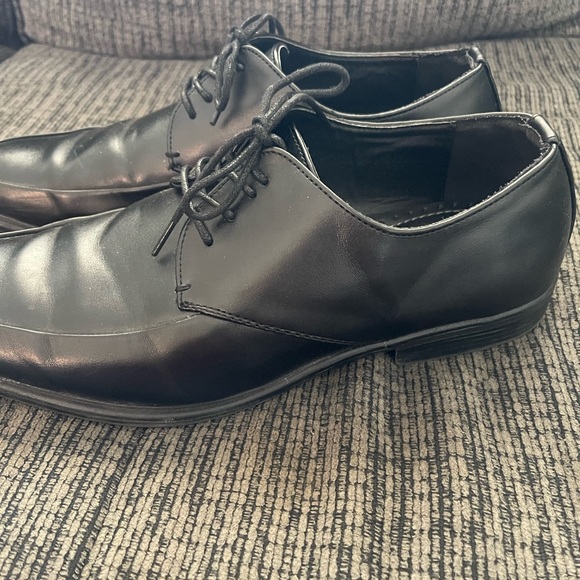 Men’s Black Dress Shoes - Picture 3 of 5